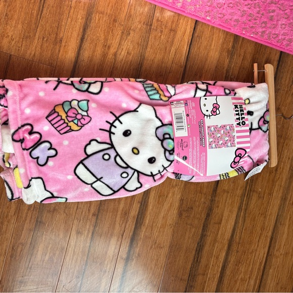 Hello Kitty, blanket🩷 - Picture 1 of 2